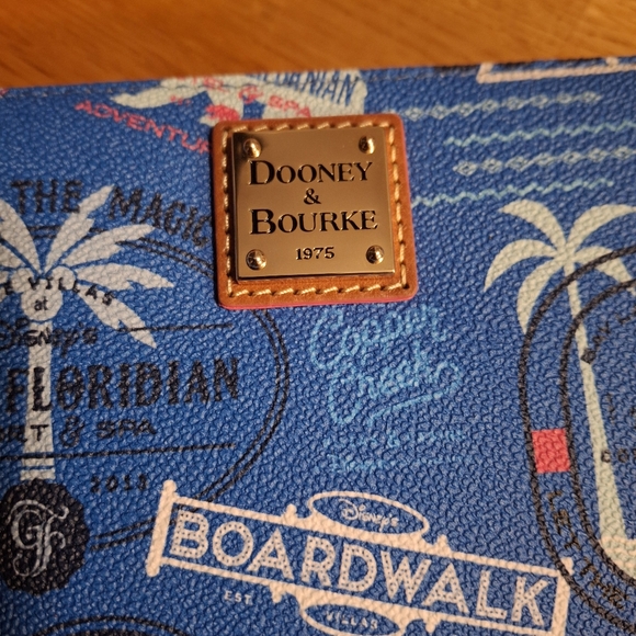 Dooney & Bourke X Disney Vacation Club 2022 Wallet / Wristlet - Picture 6 of 16